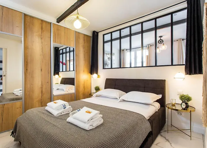 Parisian Charm In Sentier, Walk Everywhere Sleeps 6